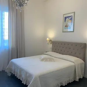 Artemisia , Viareggio Italia